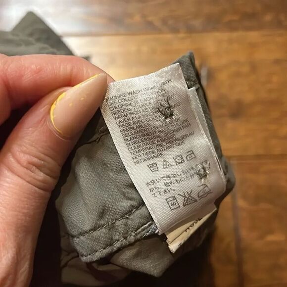 The North Face Olive Bermuda Shorts, 8 Long! - Picture 10 of 10